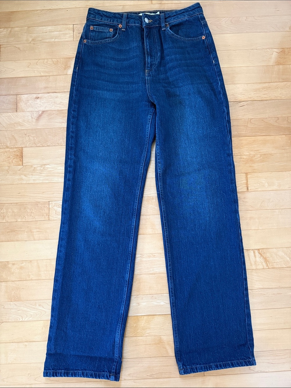 NA-KD Fashion Straight Leg Jeans – Dark Wash Denim – High Rise – Classic Fit